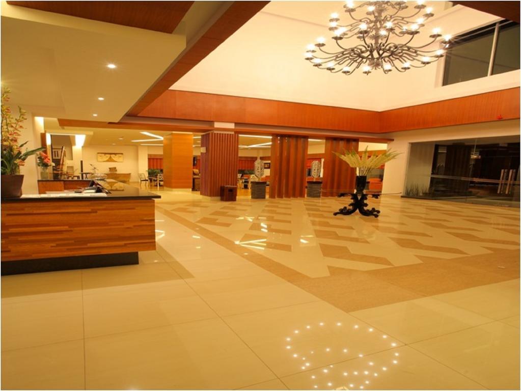 Aston Tanjung City Hotel Extérieur photo