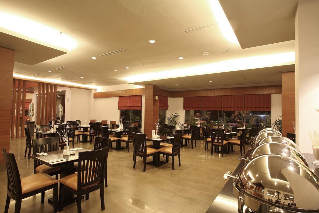 Aston Tanjung City Hotel Extérieur photo
