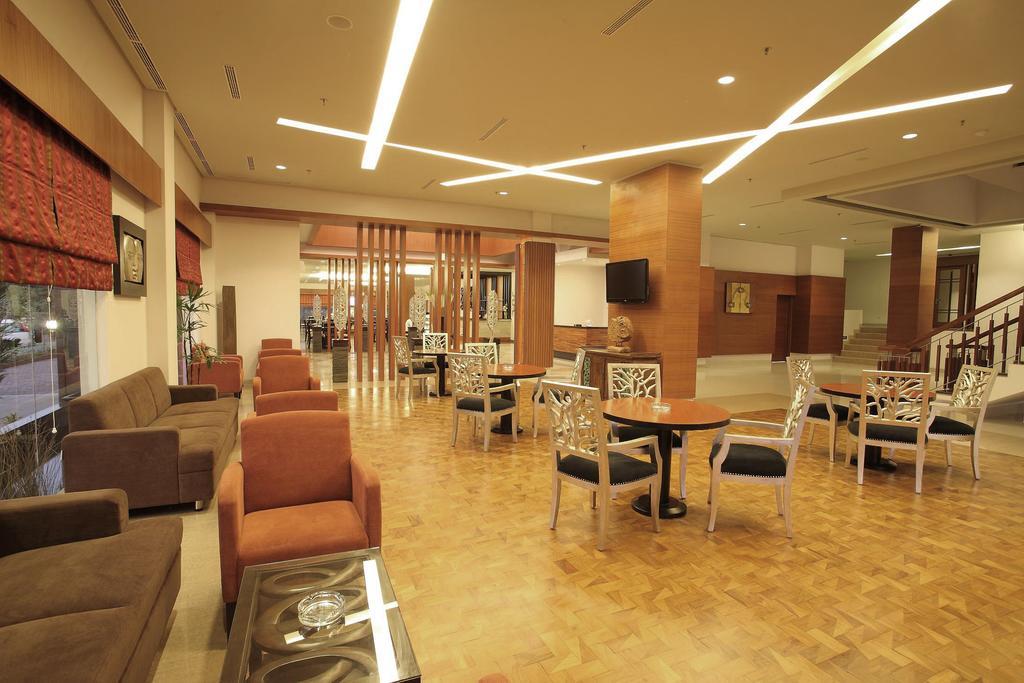 Aston Tanjung City Hotel Extérieur photo