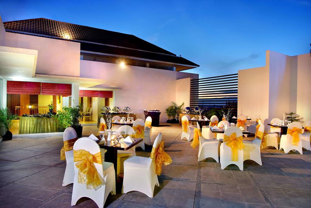 Aston Tanjung City Hotel Extérieur photo