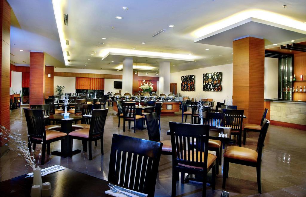 Aston Tanjung City Hotel Extérieur photo