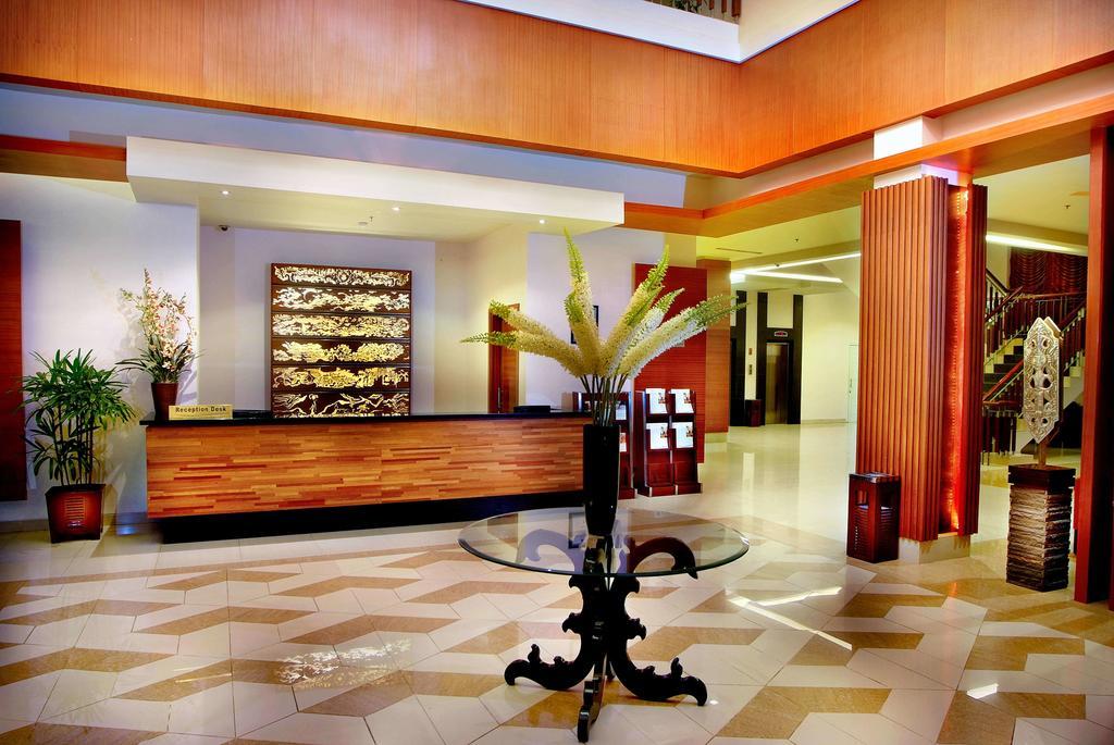 Aston Tanjung City Hotel Extérieur photo