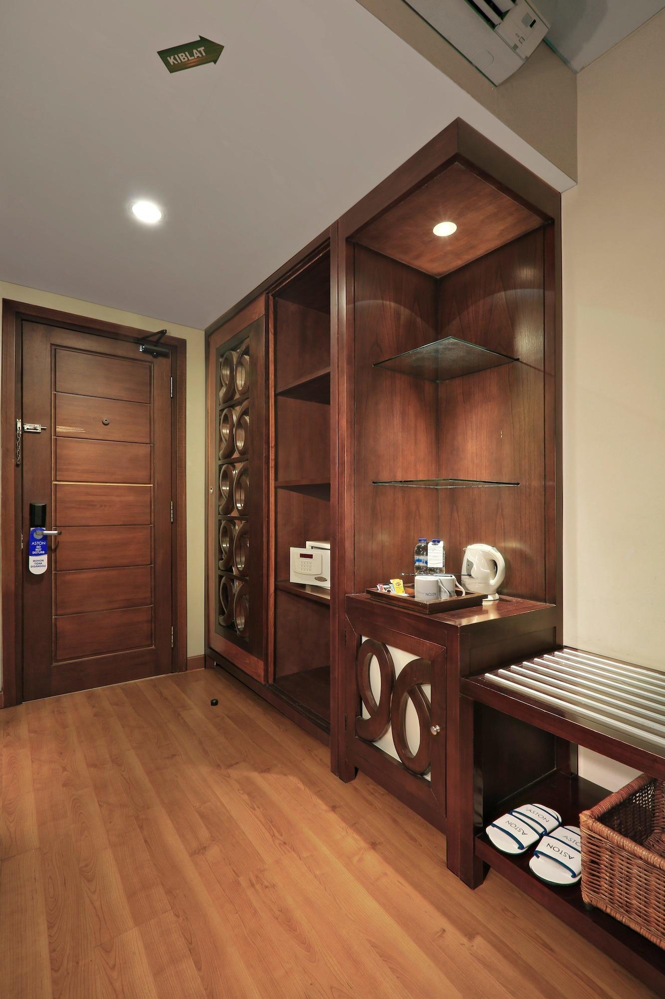 Aston Tanjung City Hotel Extérieur photo