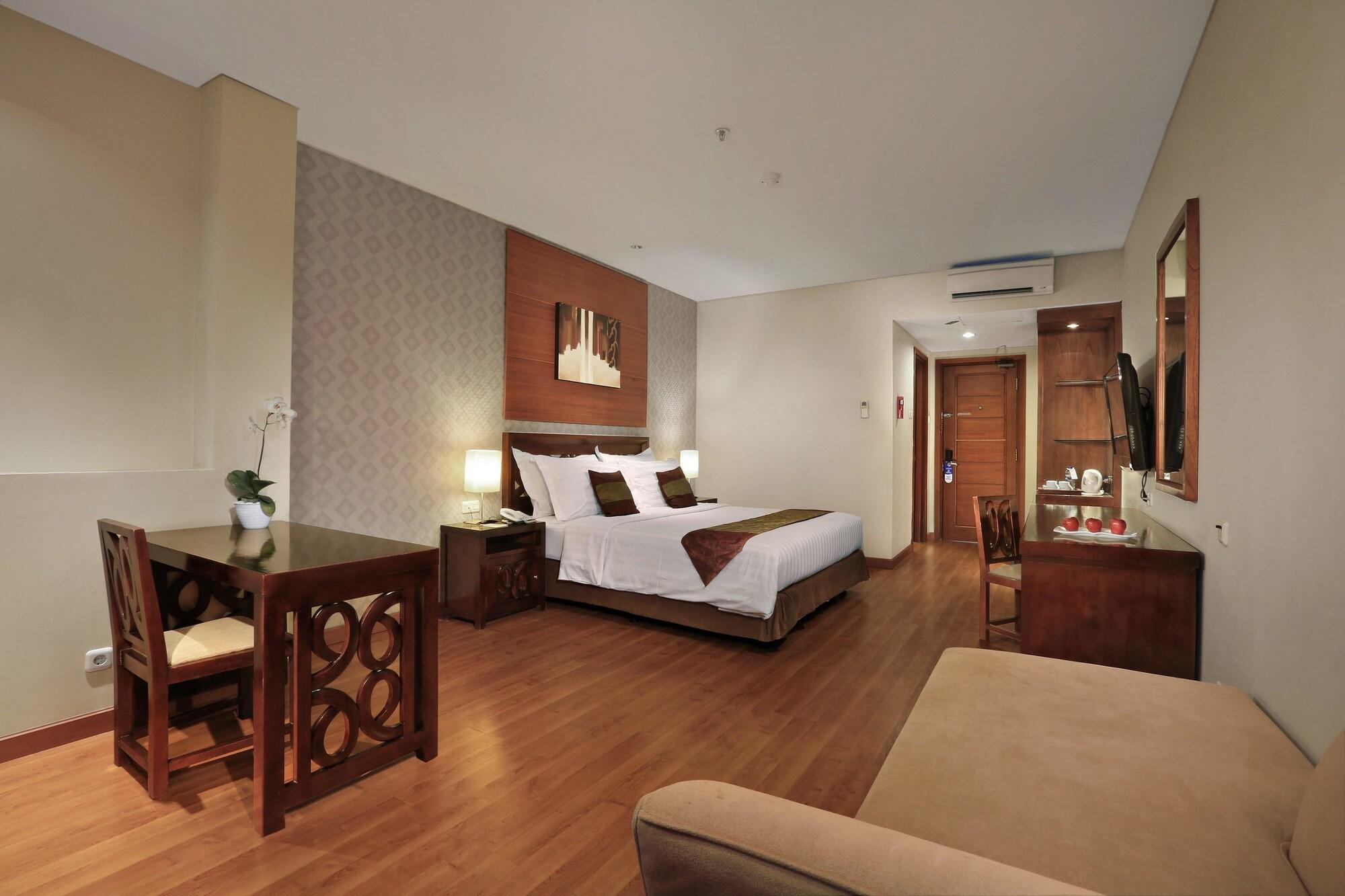 Aston Tanjung City Hotel Extérieur photo