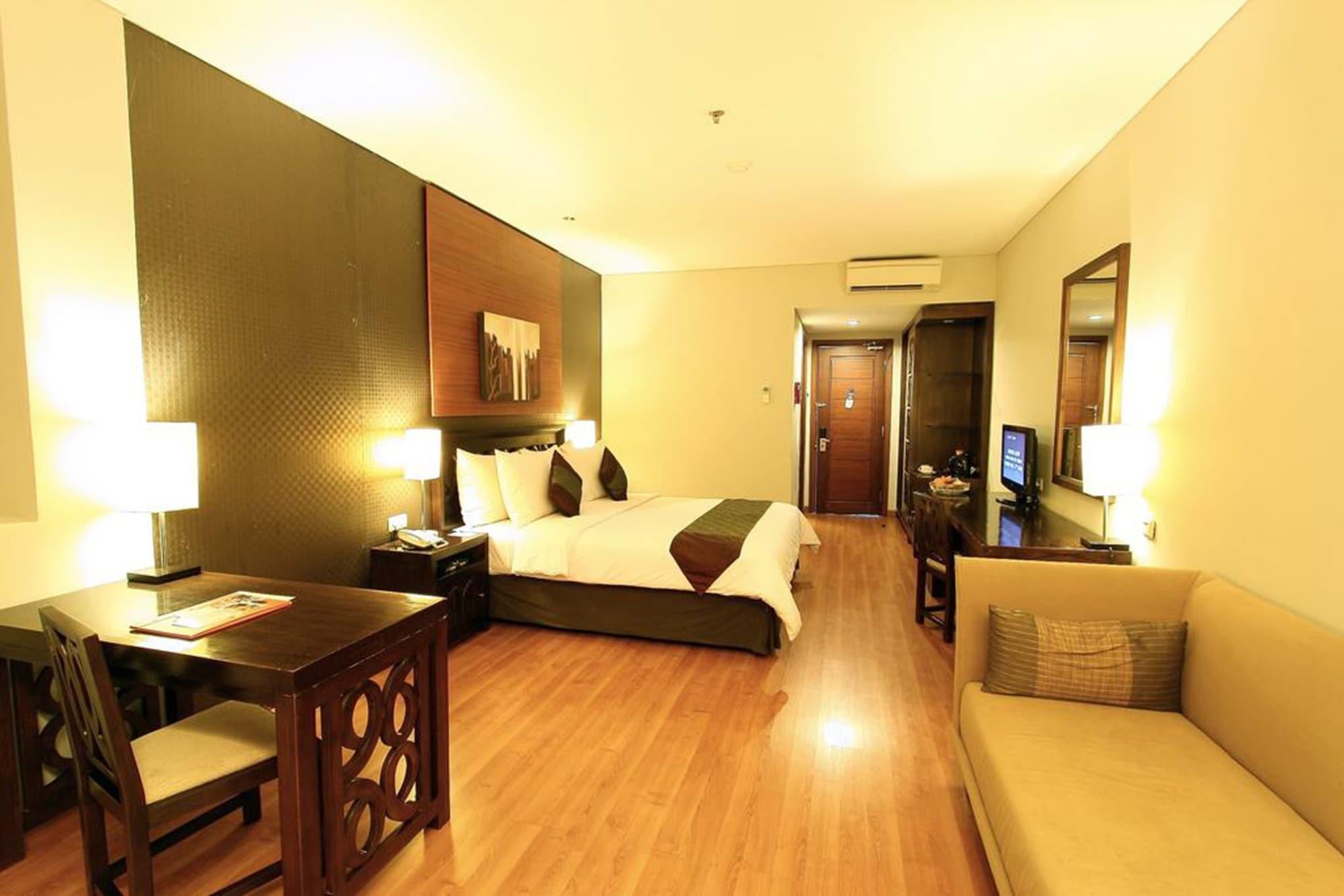 Aston Tanjung City Hotel Extérieur photo