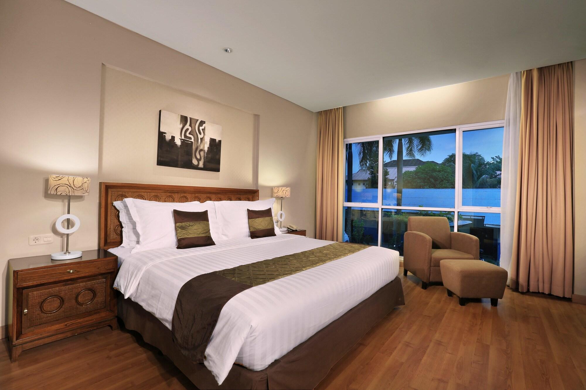 Aston Tanjung City Hotel Extérieur photo
