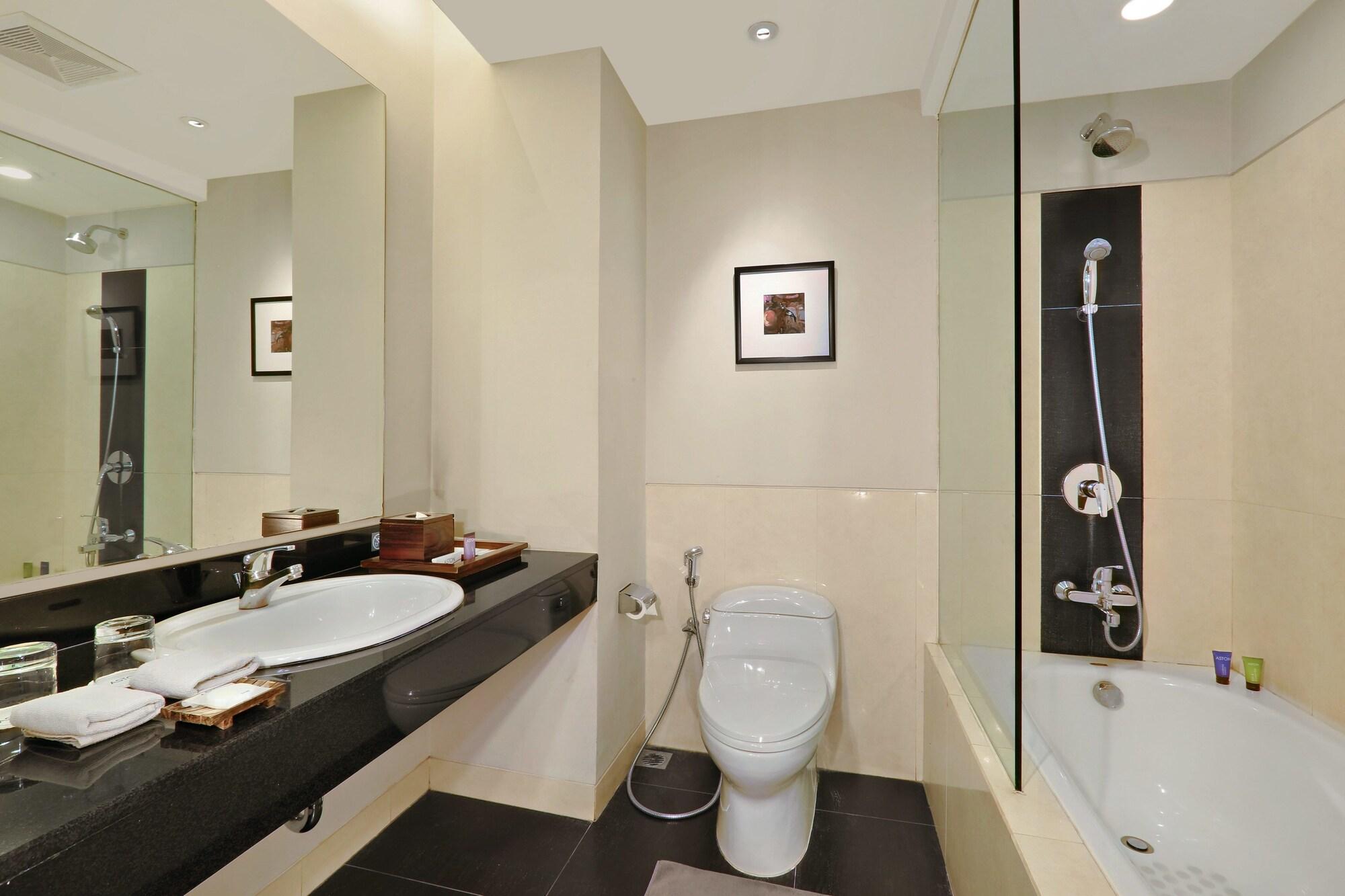 Aston Tanjung City Hotel Extérieur photo