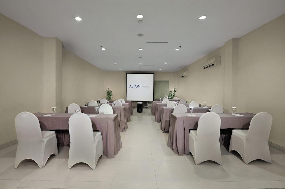 Aston Tanjung City Hotel Extérieur photo