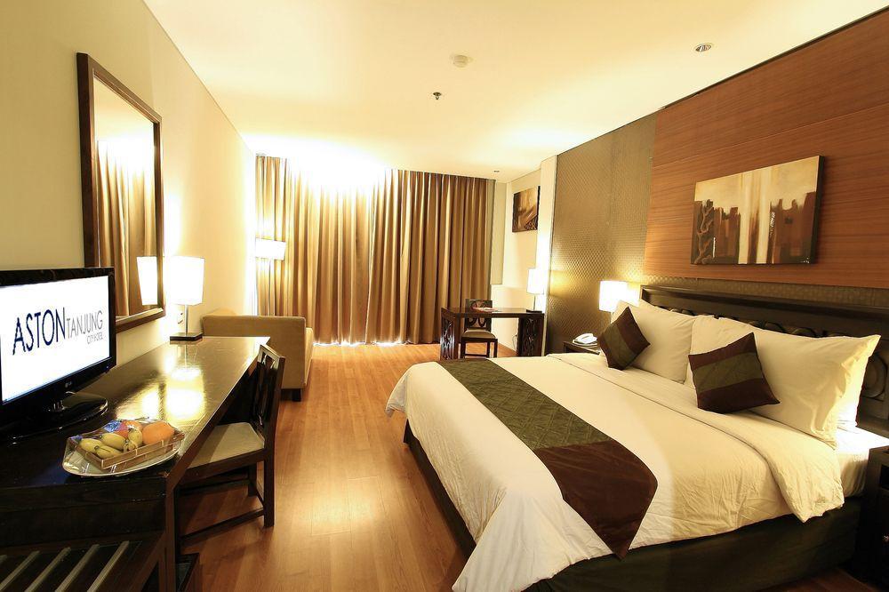 Aston Tanjung City Hotel Extérieur photo