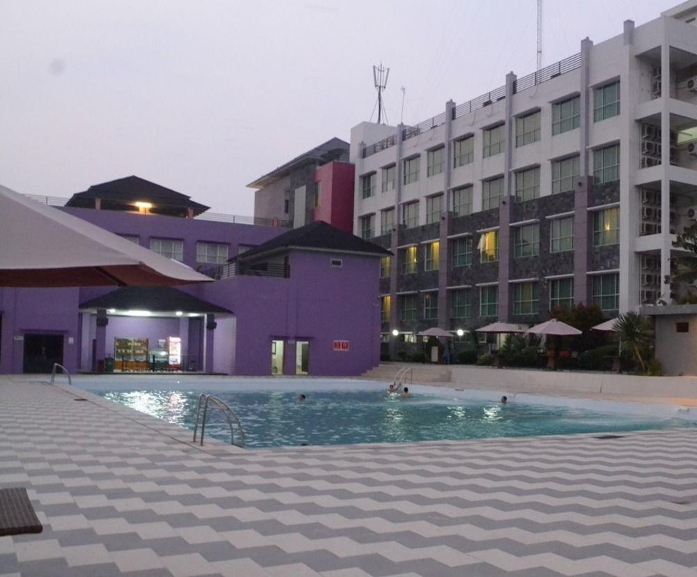 Aston Tanjung City Hotel Extérieur photo