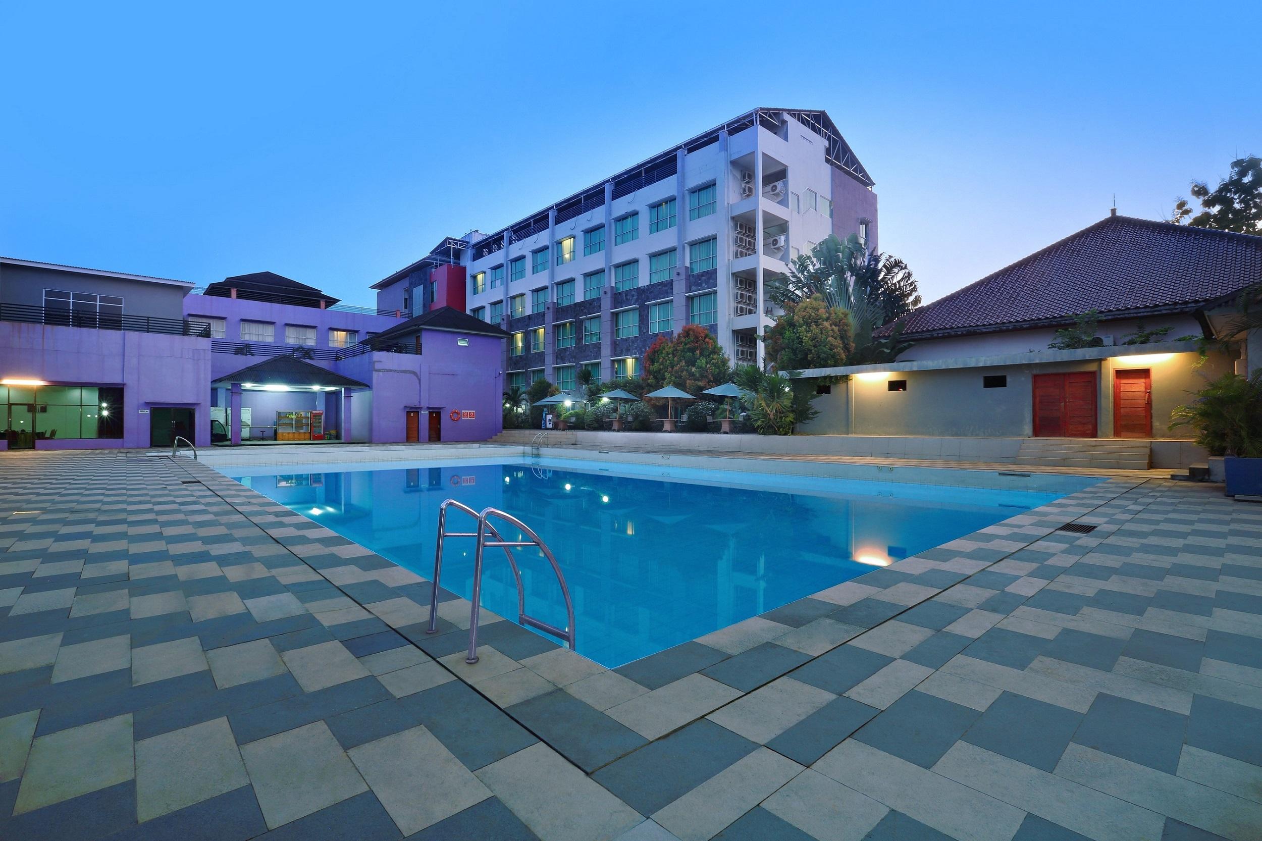 Aston Tanjung City Hotel Extérieur photo