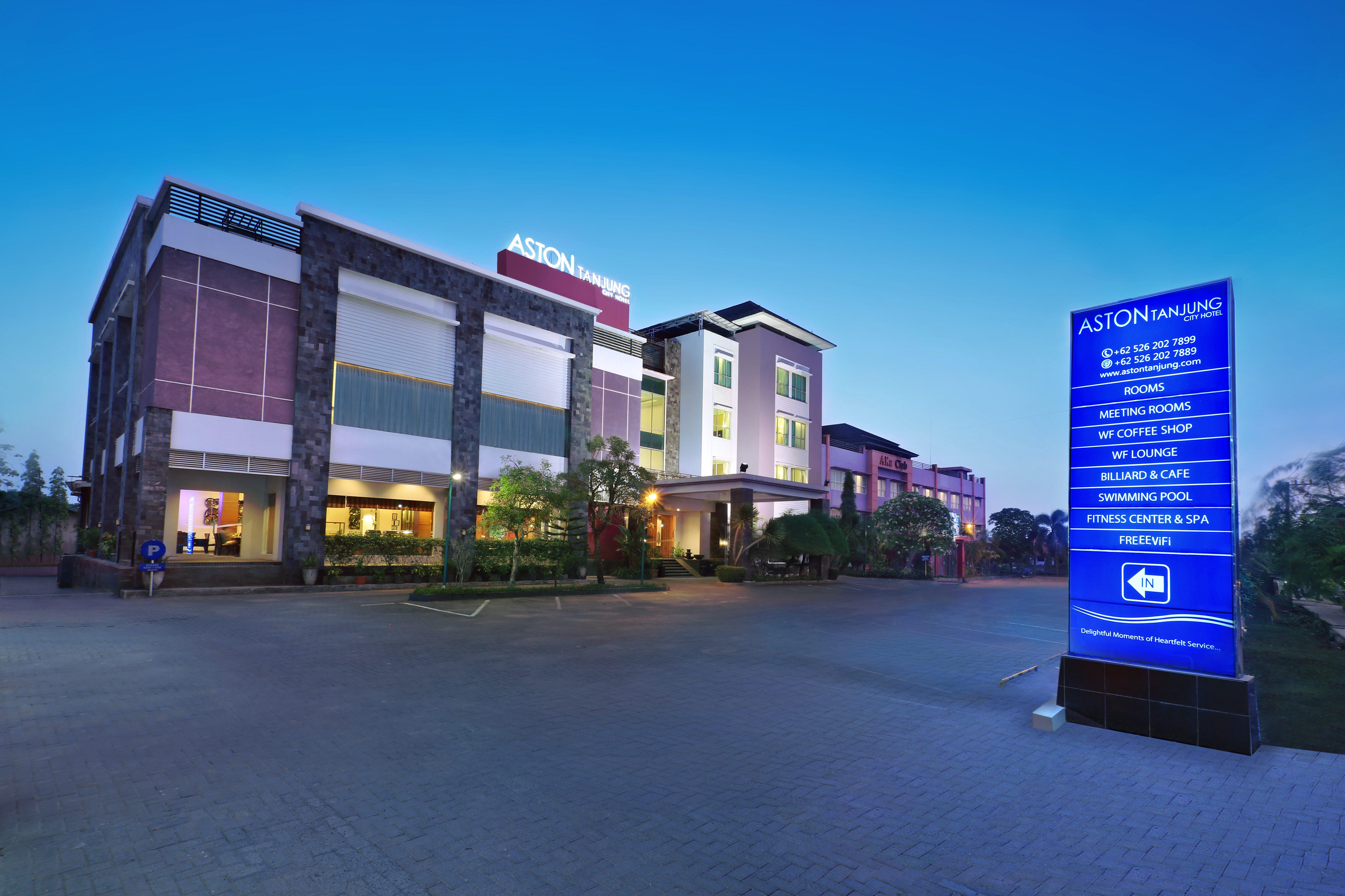 Aston Tanjung City Hotel Extérieur photo
