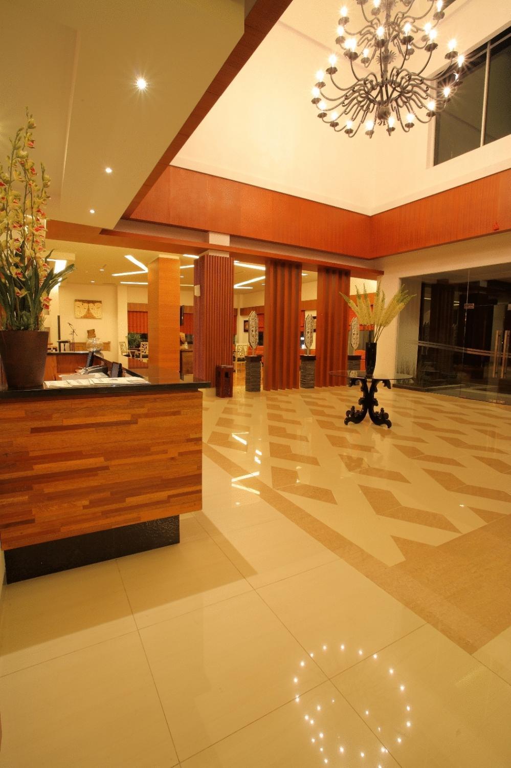 Aston Tanjung City Hotel Extérieur photo