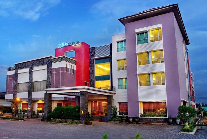 Aston Tanjung City Hotel Extérieur photo