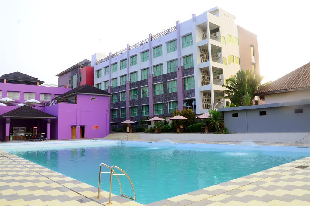 Aston Tanjung City Hotel Extérieur photo