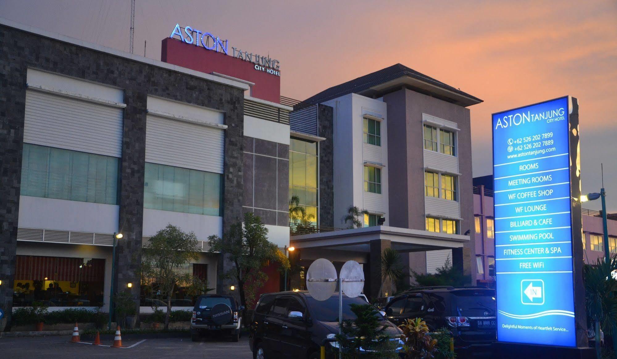 Aston Tanjung City Hotel Extérieur photo