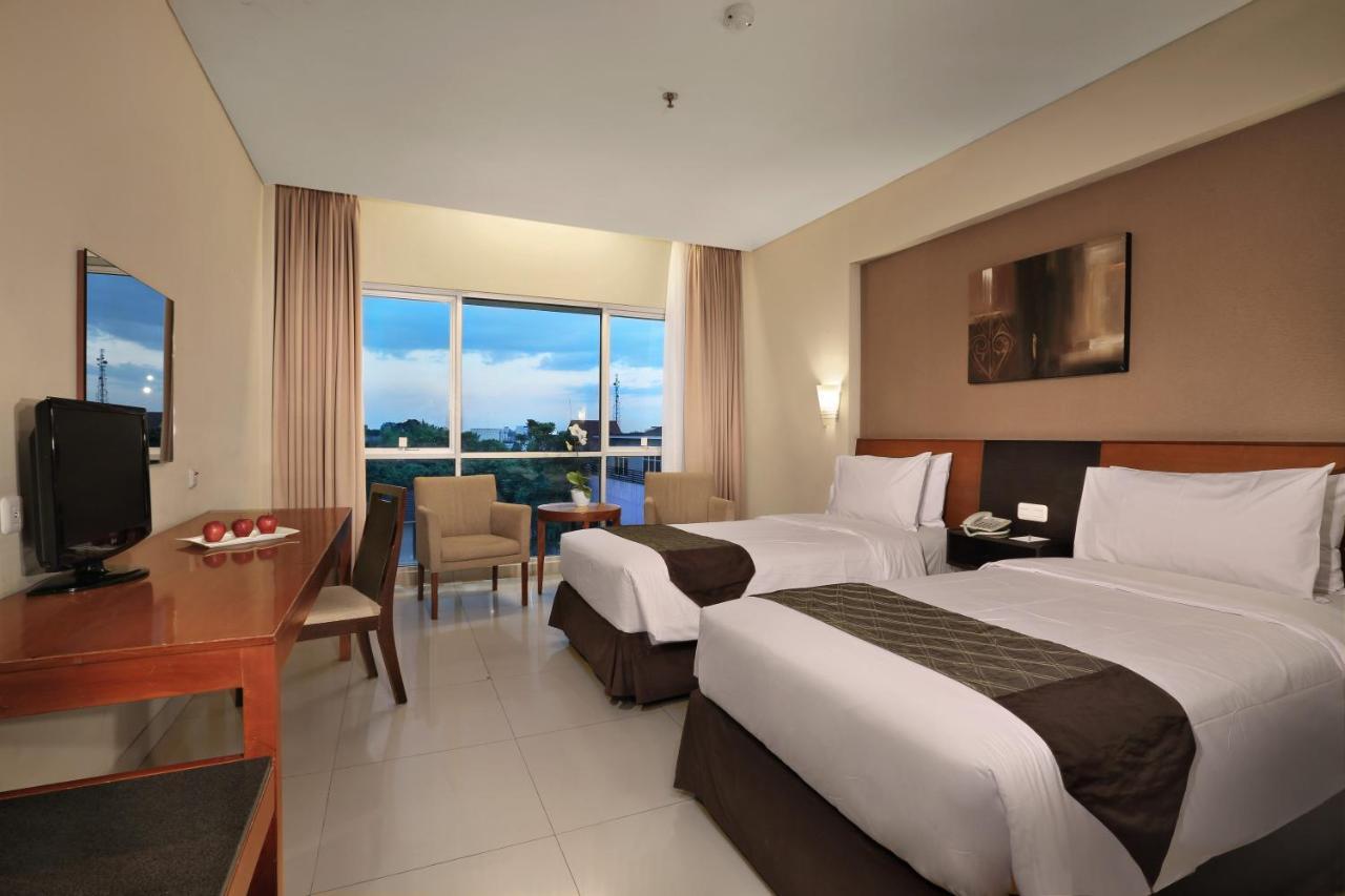Aston Tanjung City Hotel Extérieur photo